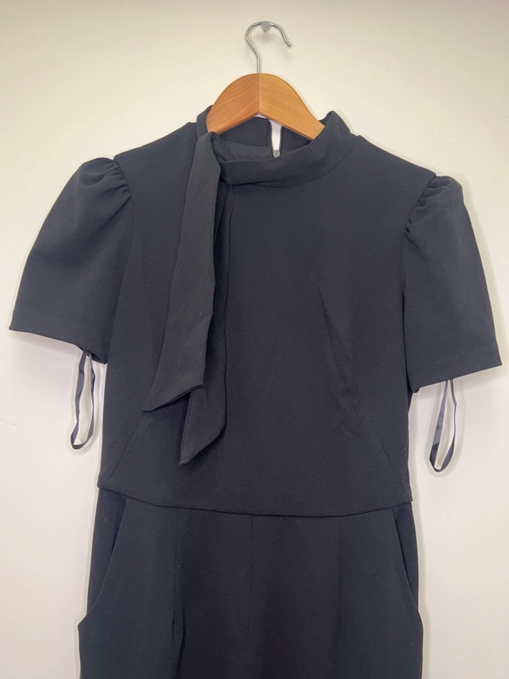 Maggy London Black Jumpsuit Tie Neck Puff Sleeve Wide Leg US 2 - Picture 3 of 13